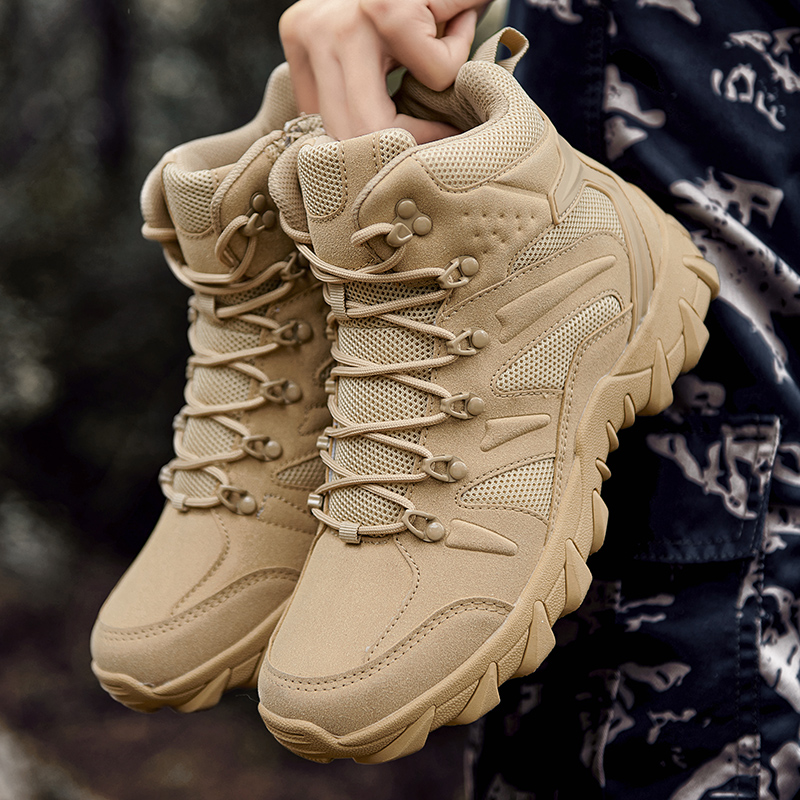 Outdoor Camping In Winter - Botas de treinamento de combate no